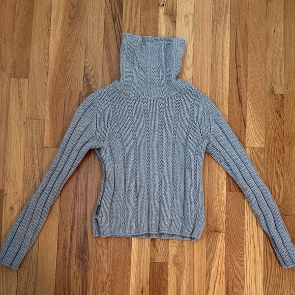 Abercrombie & Fitch Sweaters - Cozy Abercrombie and Fitch Ribbed Turtleneck Sweater - Light Gray. Size M